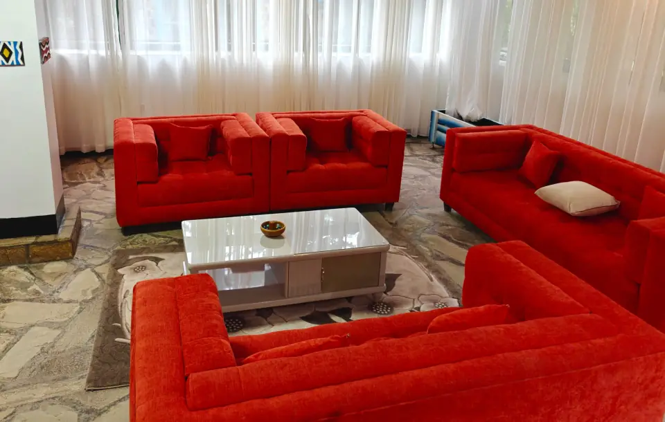 Lobby and lounge 6