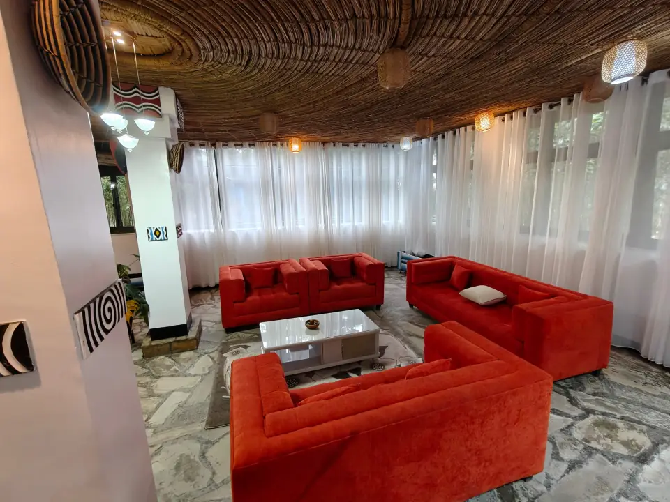 Lobby and lounge 7